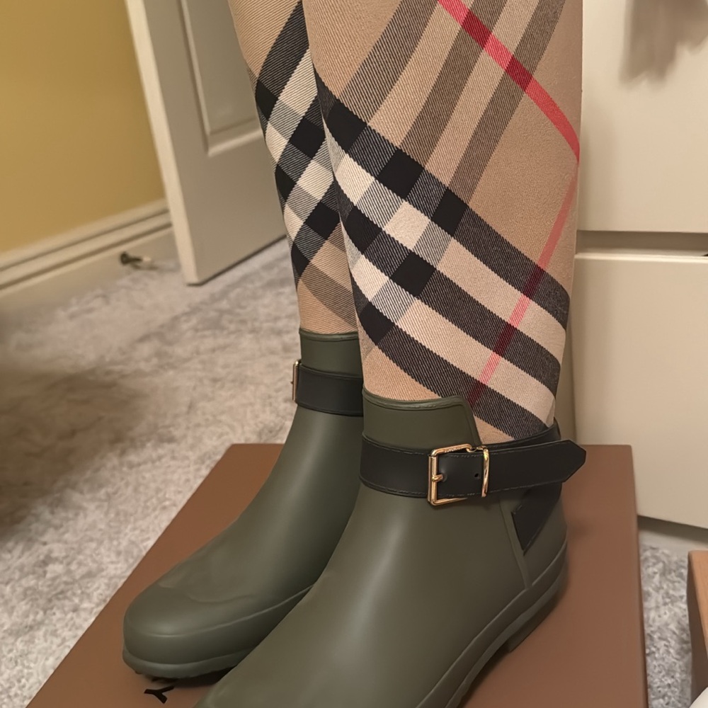Burberry rain boots size 41